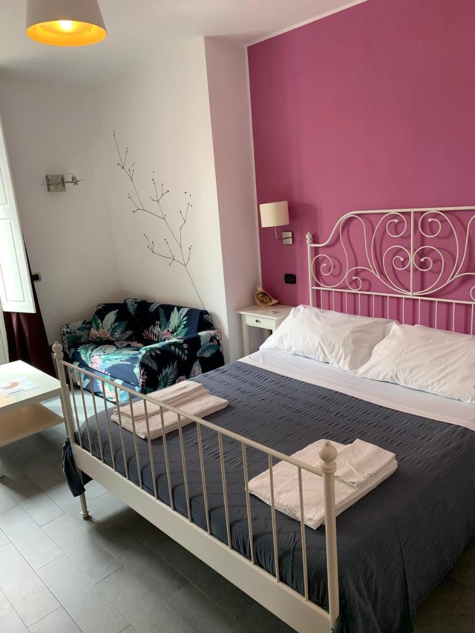Guest House Le Sibille タオルミーナ エクステリア 写真